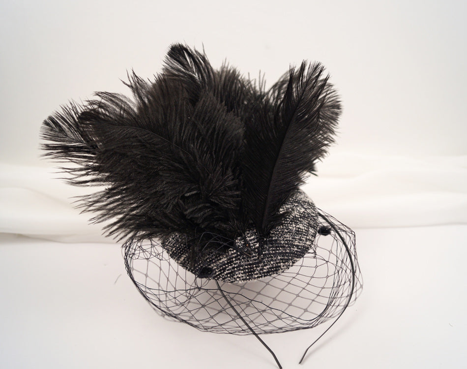 Tocado con tela chanel y plumas - Ybela