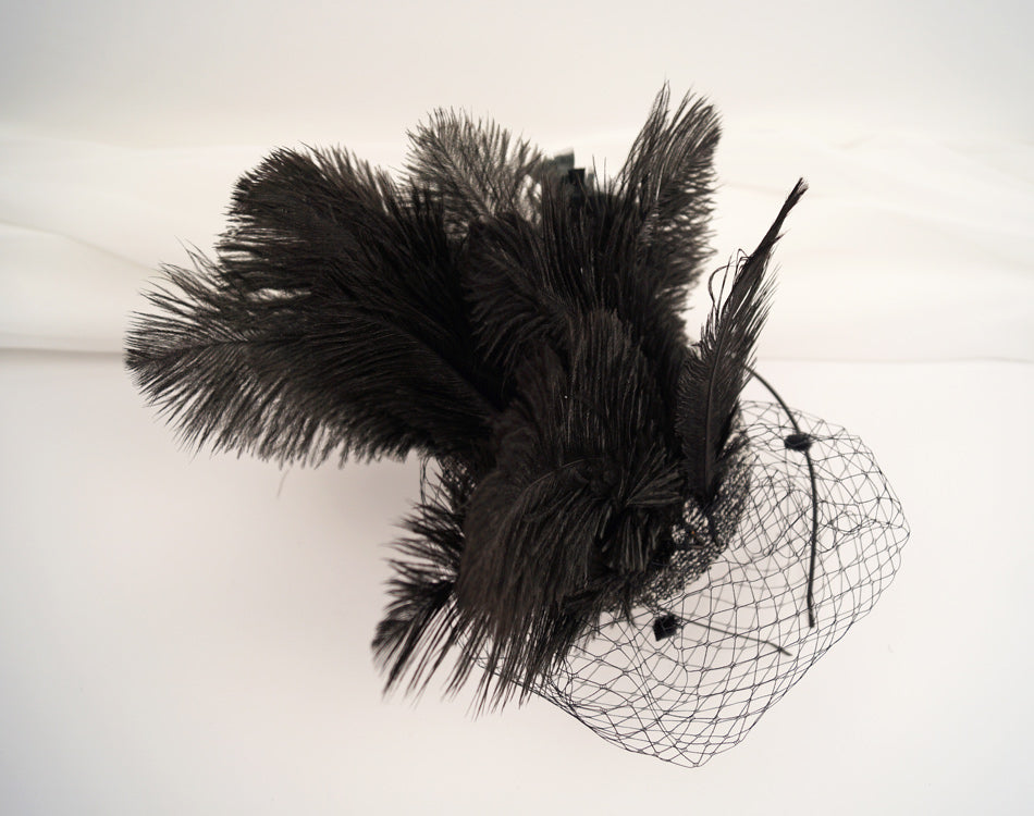 Tocado de plumas negras y redecilla - Ybela