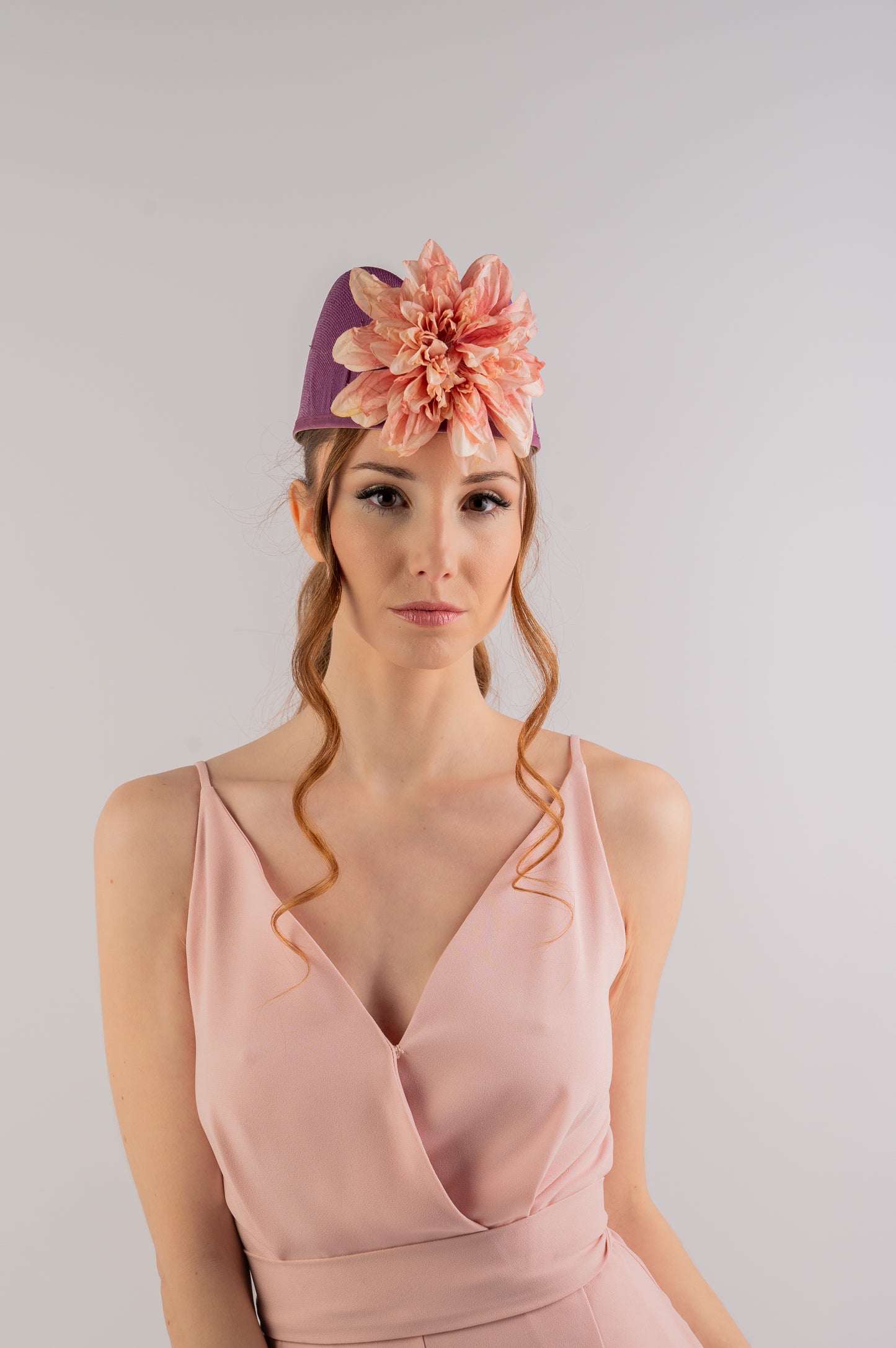 Tocado con flores para invitada - Ybela