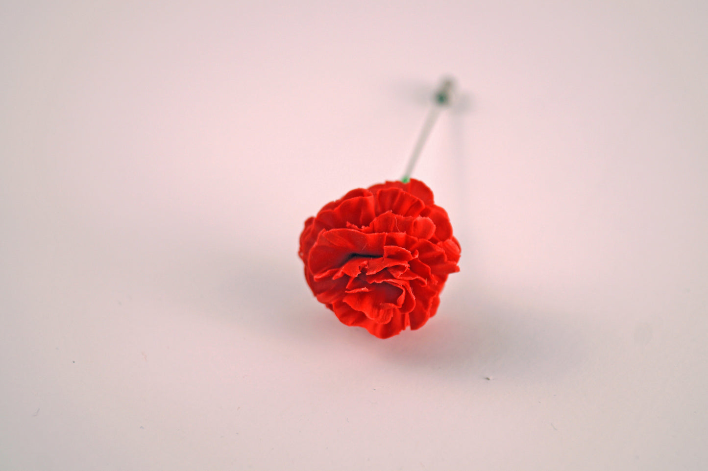 Alfiler para boda. "Clavel rojo"