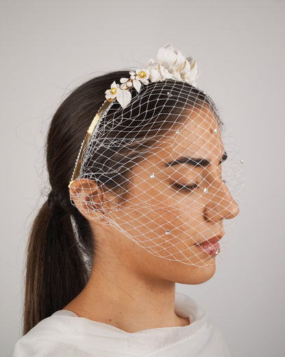 diadema con velo para novias